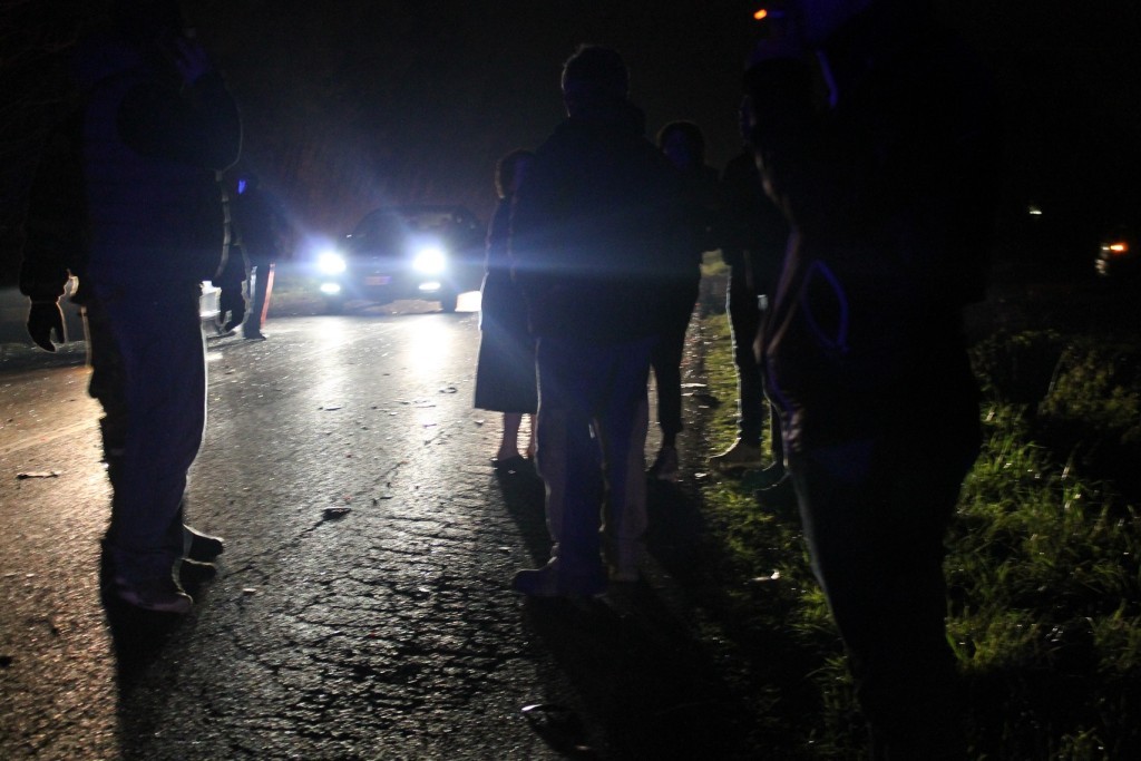 Parenti e soccorritori sul luogo dell'incidente (2)