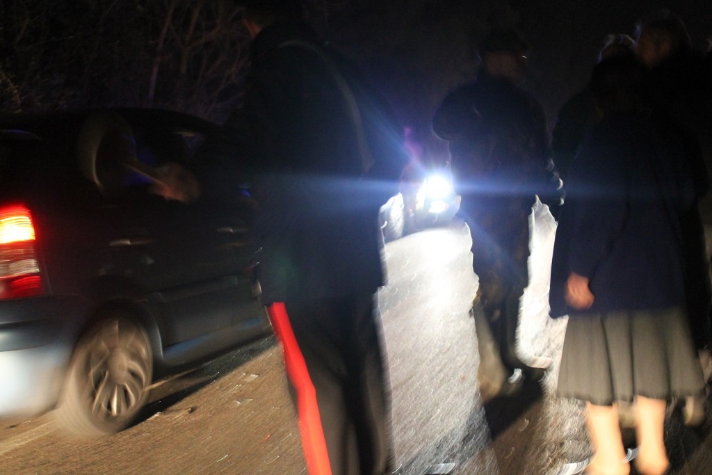 Parenti e soccorritori sul luogo dell'incidente (3)