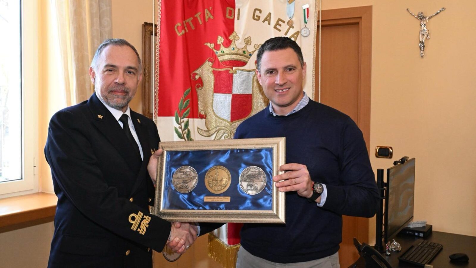 GAETA La Citt Accoglie Nave Etna E Nave Mimbelli La Marina Militare 