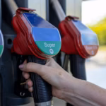 Benzina sopra i 2,10 euro in autostrada: aumentano ancora i prezzi del carburante