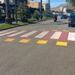 GAETA | Nuova segnaletica sul Lungomare Caboto, più sicurezza per pedoni e automobilisti