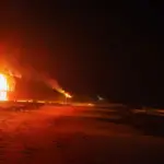+++ VIDEO+++ SABAUDIA | Chioschi in fiamme sul lungomare, quattro strutture colpite