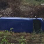 +++FLASH+++PRIVERNO | Furgone SDA si ribalta in un fosso a Maccalè: guidatore illeso, attesi i rilievi delle forze dell’ordine