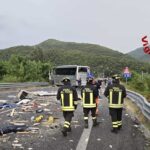 Tragedia sulla Terni-Rieti: 6 morti e 27 feriti nel terribile schianto tra bus e camper