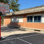 LATINA | Scuole a Tor Tre Ponti, conclusi i lavori di manutenzione: riqualificato il campo da basket