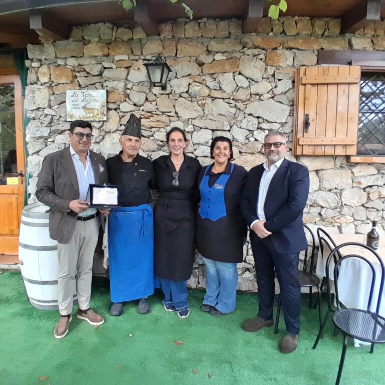 Simbolo Cheff FORMIA | Una vita ai fornelli, il Comune premia lo chef Andrea Ruocco ...